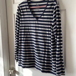 FADED GLORY NAVY AND SILVER LONG SLEEVE TEE